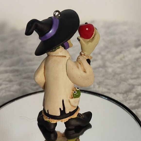 Hallmark Keepsake 2005 "Cass Taspell" Hauntington Collection Halloween Ornament - Picture 3 of 7